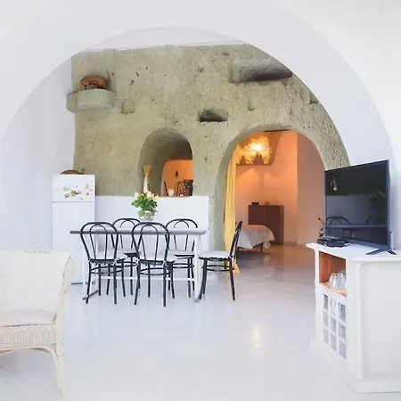 In Pietra Di Tufo Ischitana, Forio *