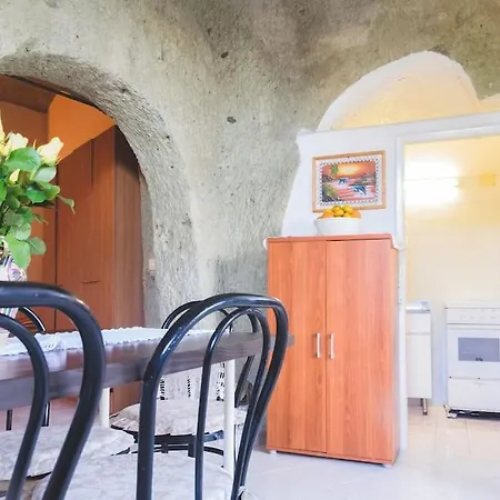 In Pietra Di Tufo Ischitana, Forio * Forio (Isola d'Ischia)