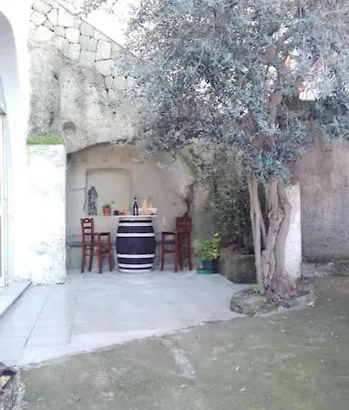 In Pietra Di Tufo Ischitana, Forio Forio (Isola d'Ischia)